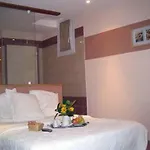 La Renaissance Hotel 2*