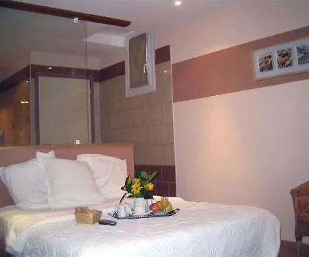 La Renaissance Hotel 2*